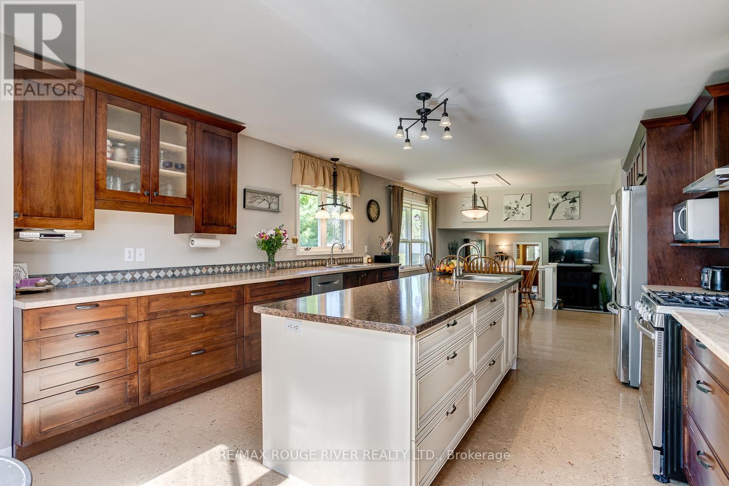 10 LAKEVIEW HEIGHTS Image 24
