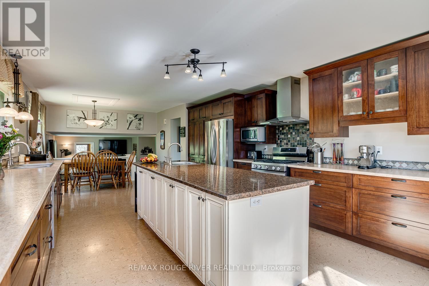 10 LAKEVIEW HEIGHTS Image 25