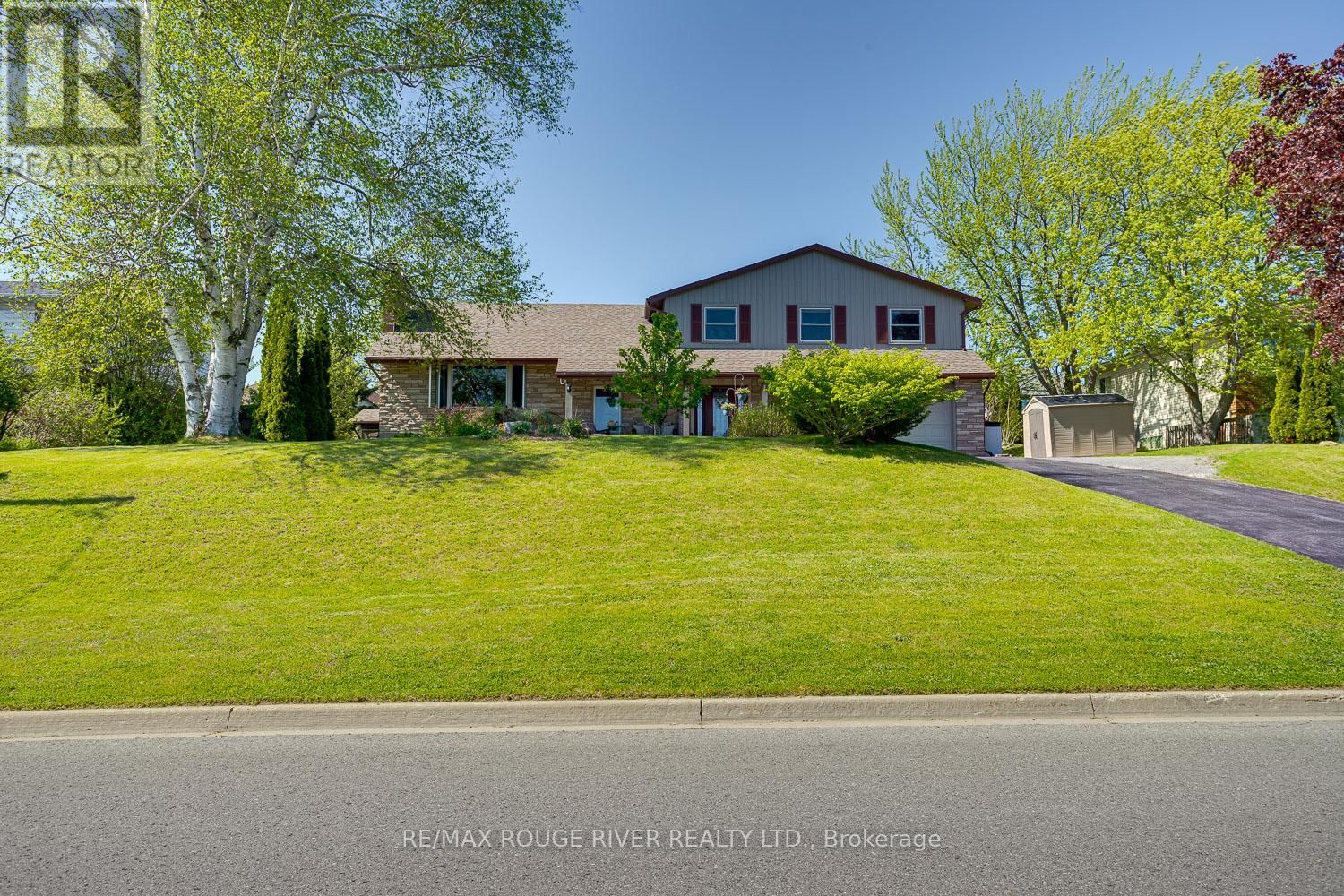 10 LAKEVIEW HEIGHTS Image 3