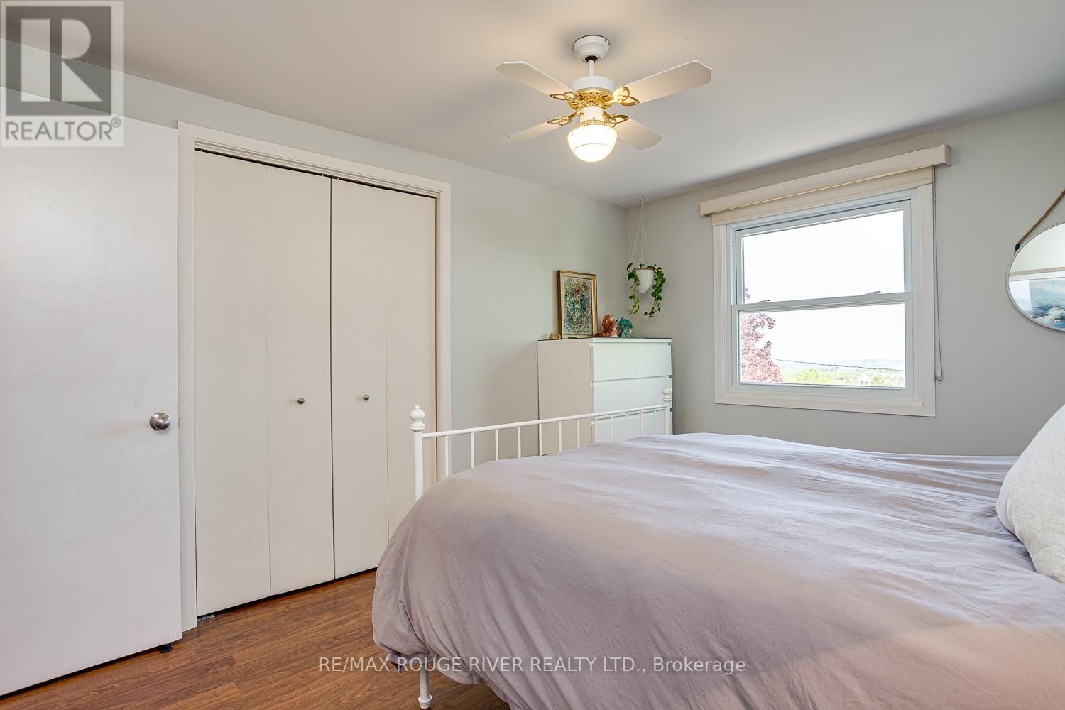 10 LAKEVIEW HEIGHTS Image 31