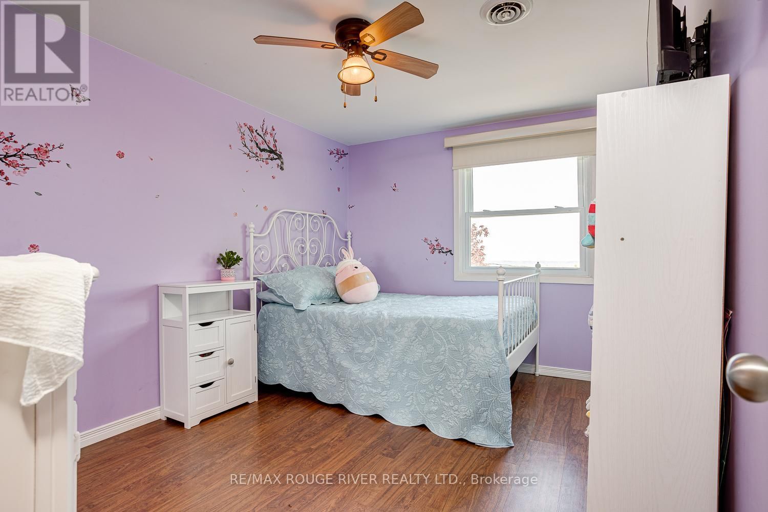 10 LAKEVIEW HEIGHTS Image 32