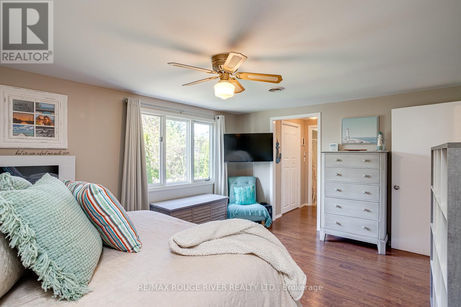 10 LAKEVIEW HEIGHTS Image 35