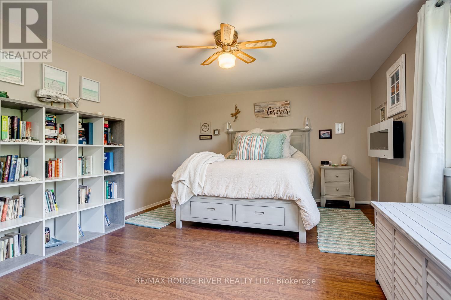 10 LAKEVIEW HEIGHTS Image 36