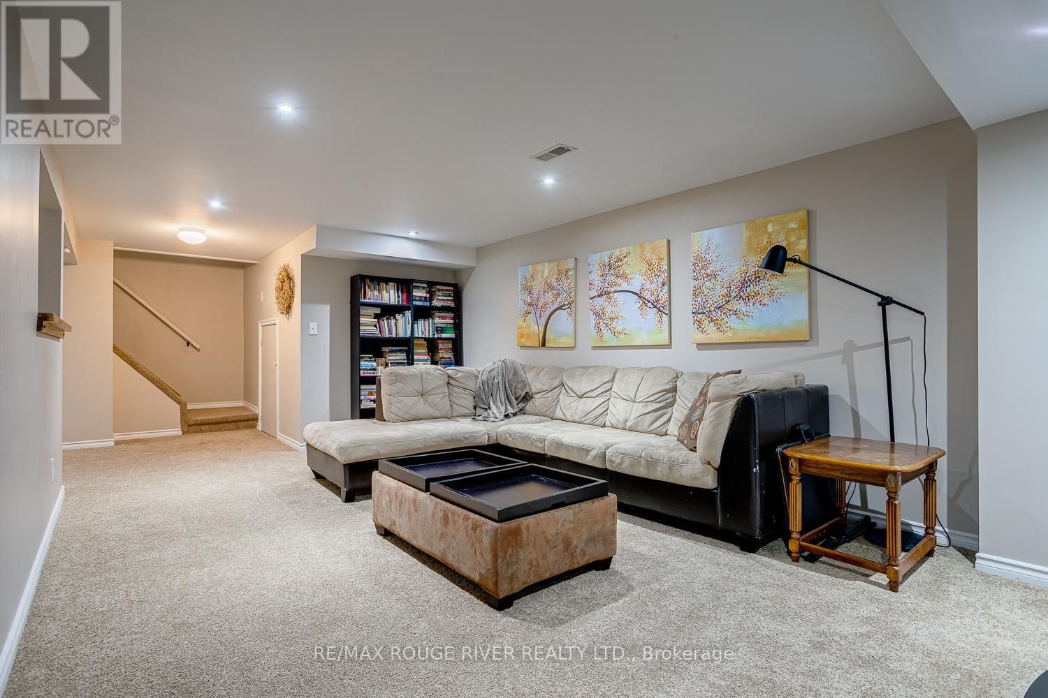 10 LAKEVIEW HEIGHTS Image 43