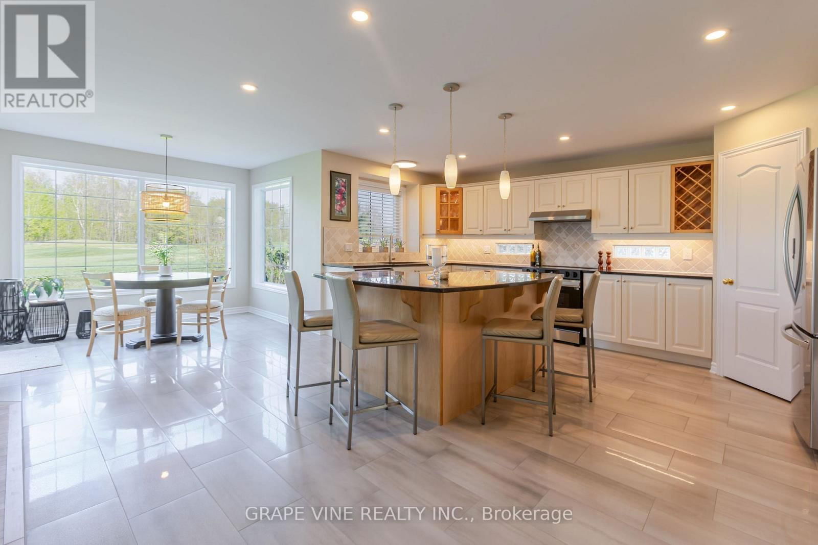 22 BLACKSHIRE CIRCLE Image 11