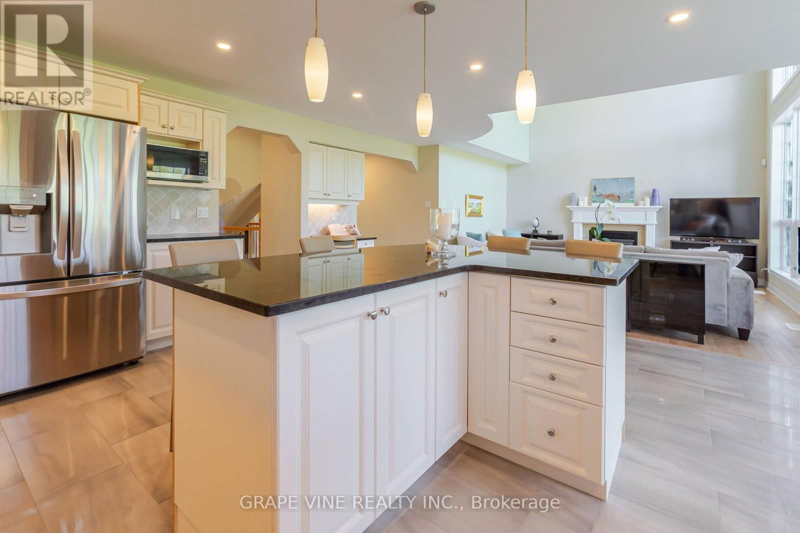 22 BLACKSHIRE CIRCLE Image 12
