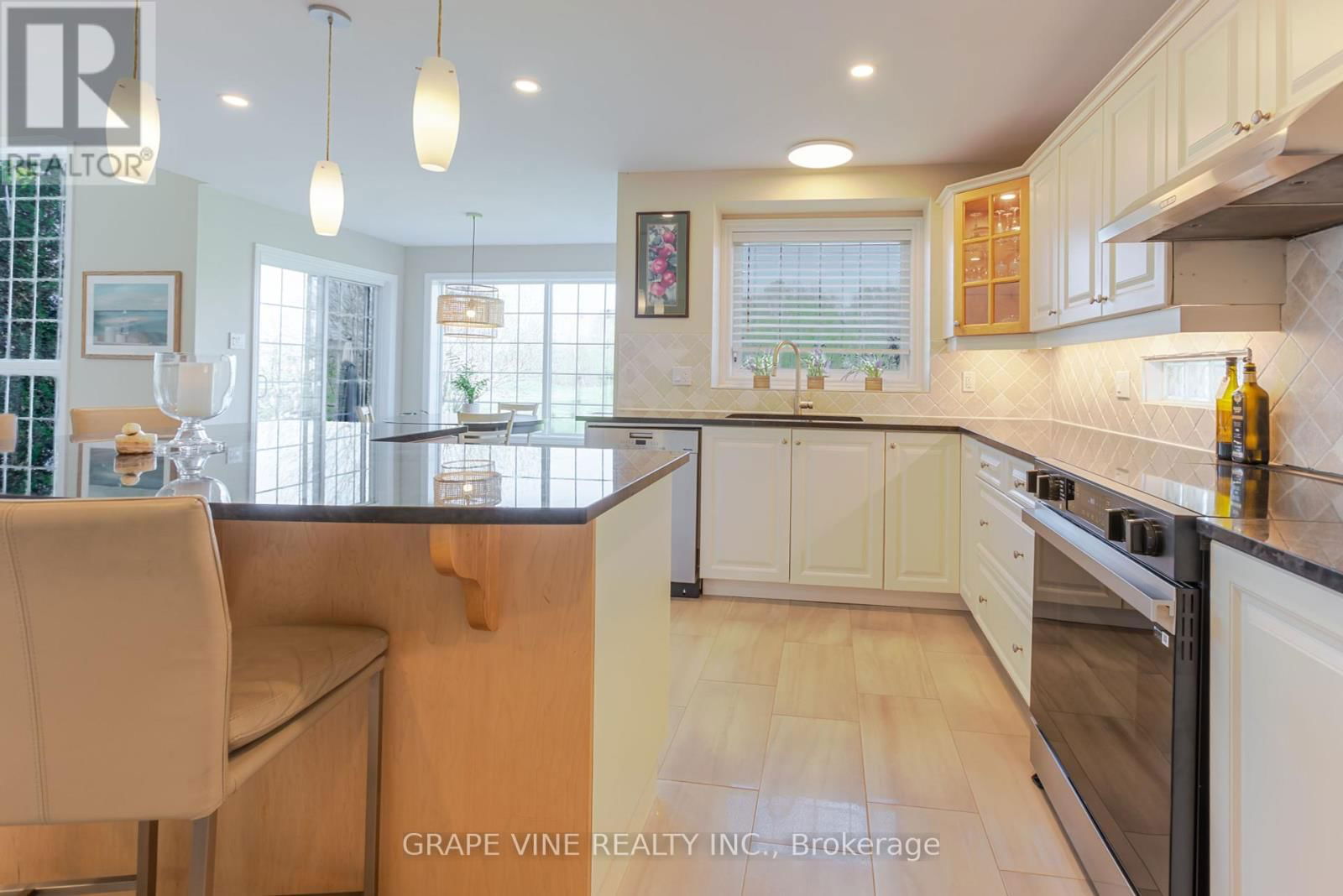 22 BLACKSHIRE CIRCLE Image 13