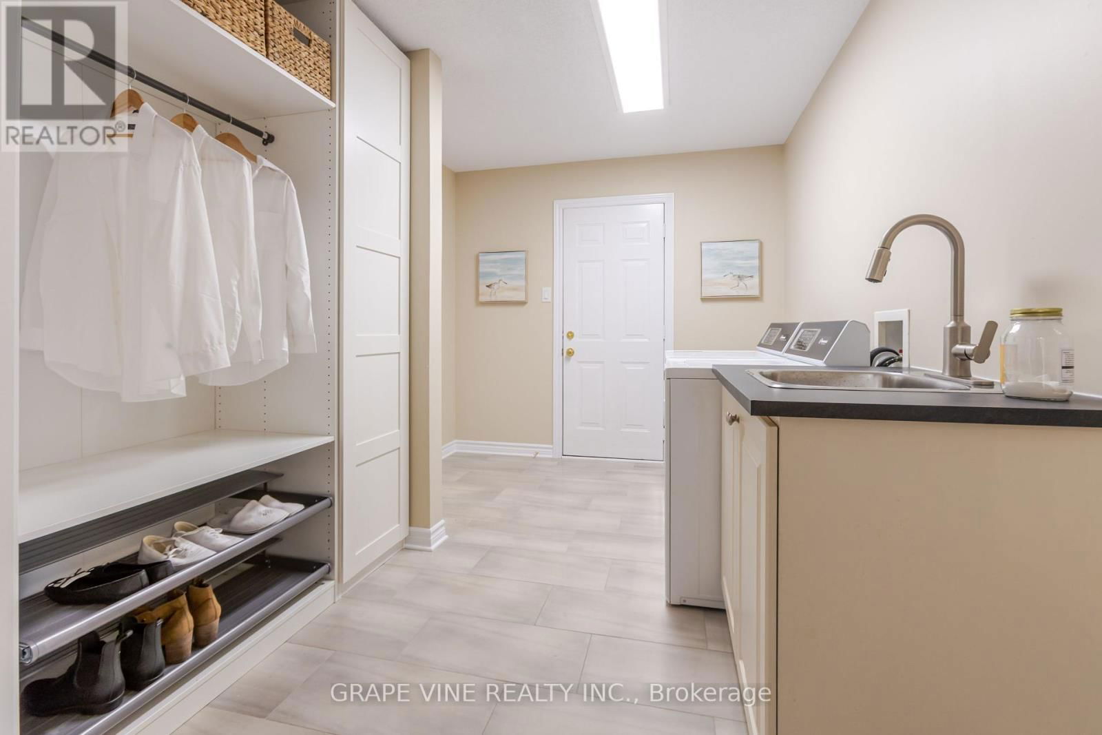 22 BLACKSHIRE CIRCLE Image 18