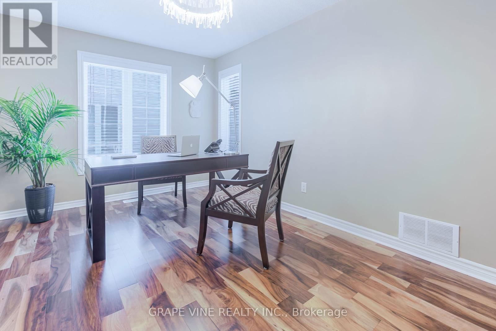 22 BLACKSHIRE CIRCLE Image 19