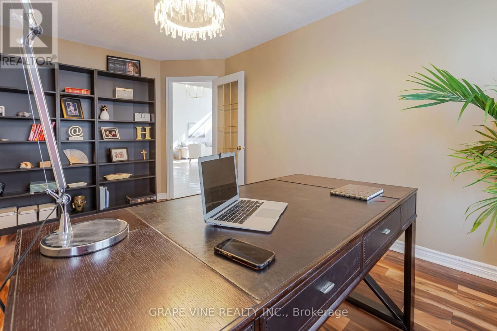 22 BLACKSHIRE CIRCLE Image 20
