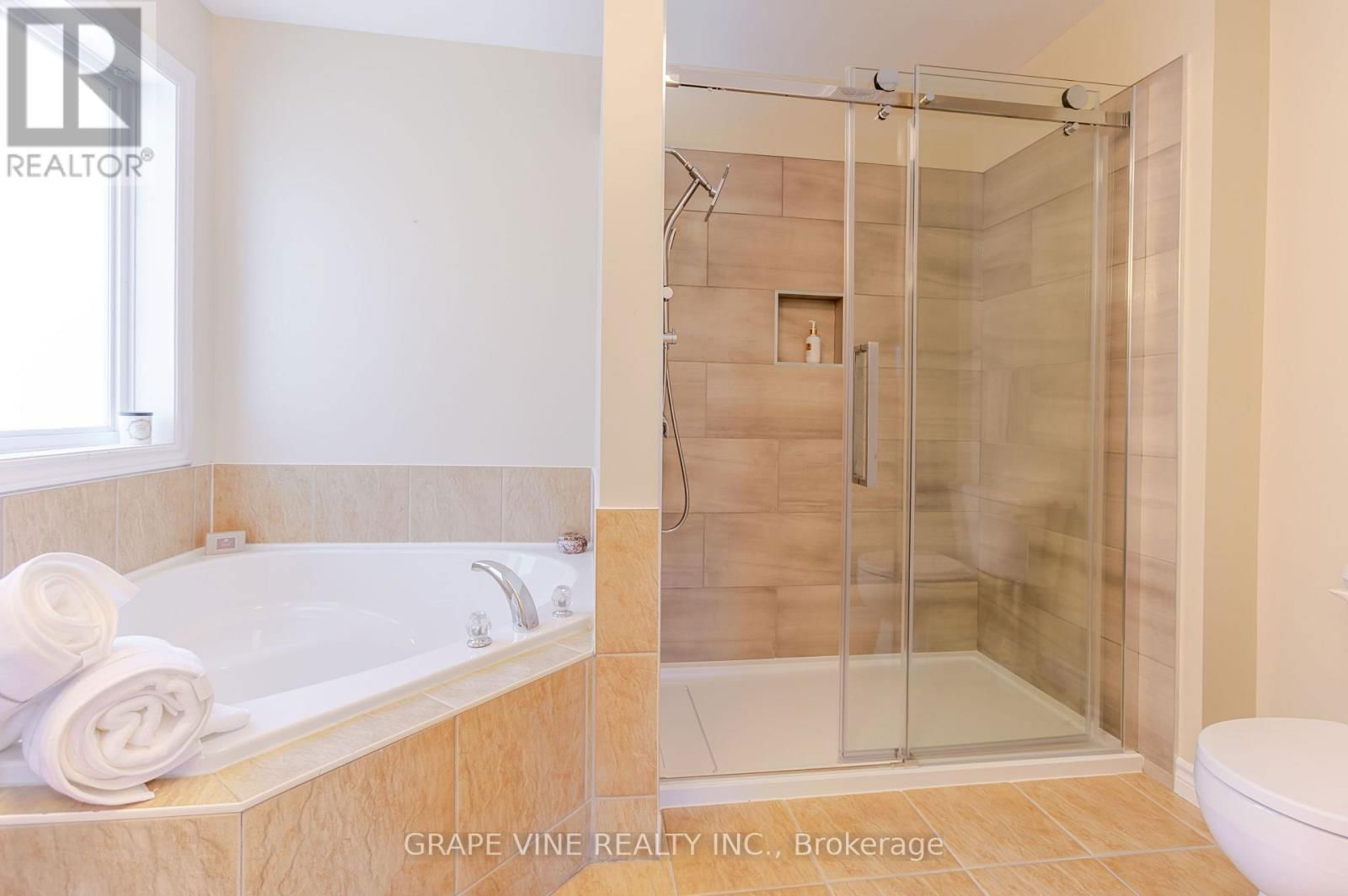 22 BLACKSHIRE CIRCLE Image 26