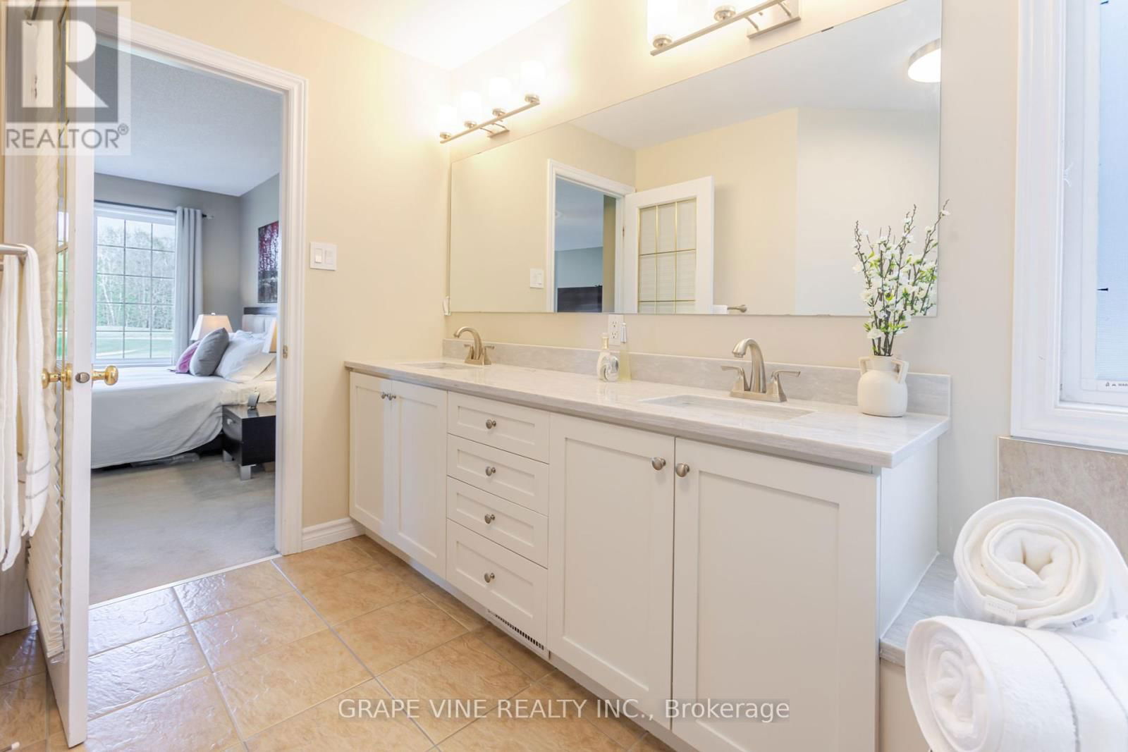22 BLACKSHIRE CIRCLE Image 27