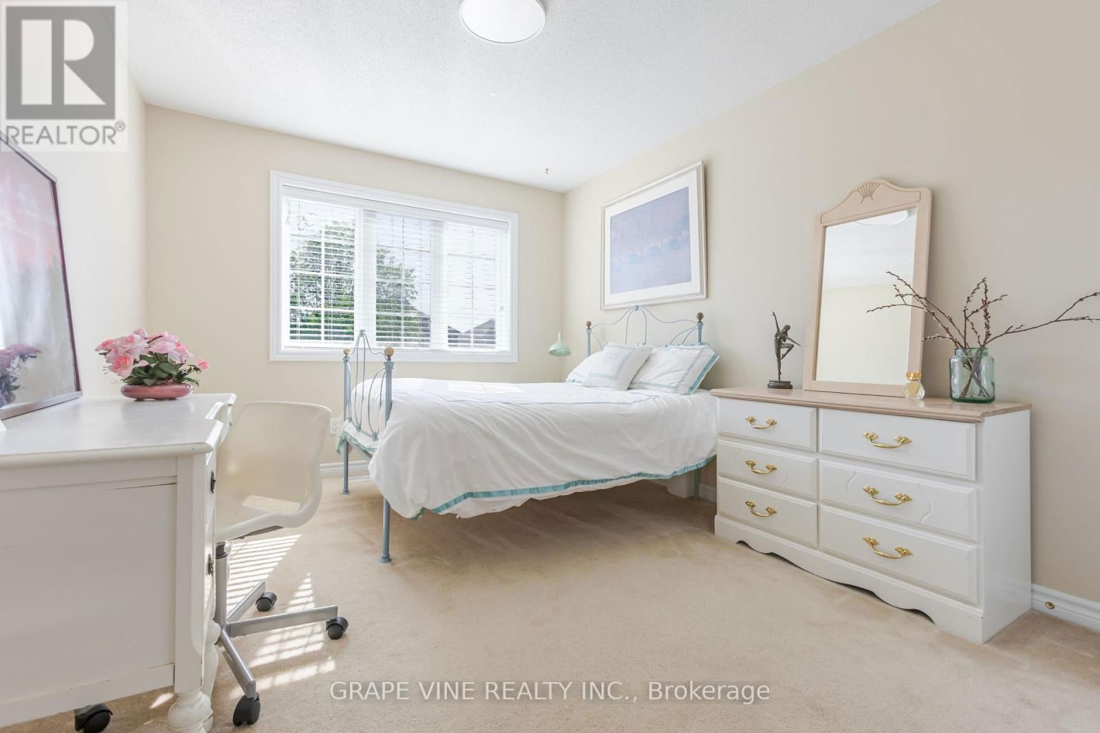 22 BLACKSHIRE CIRCLE Image 31