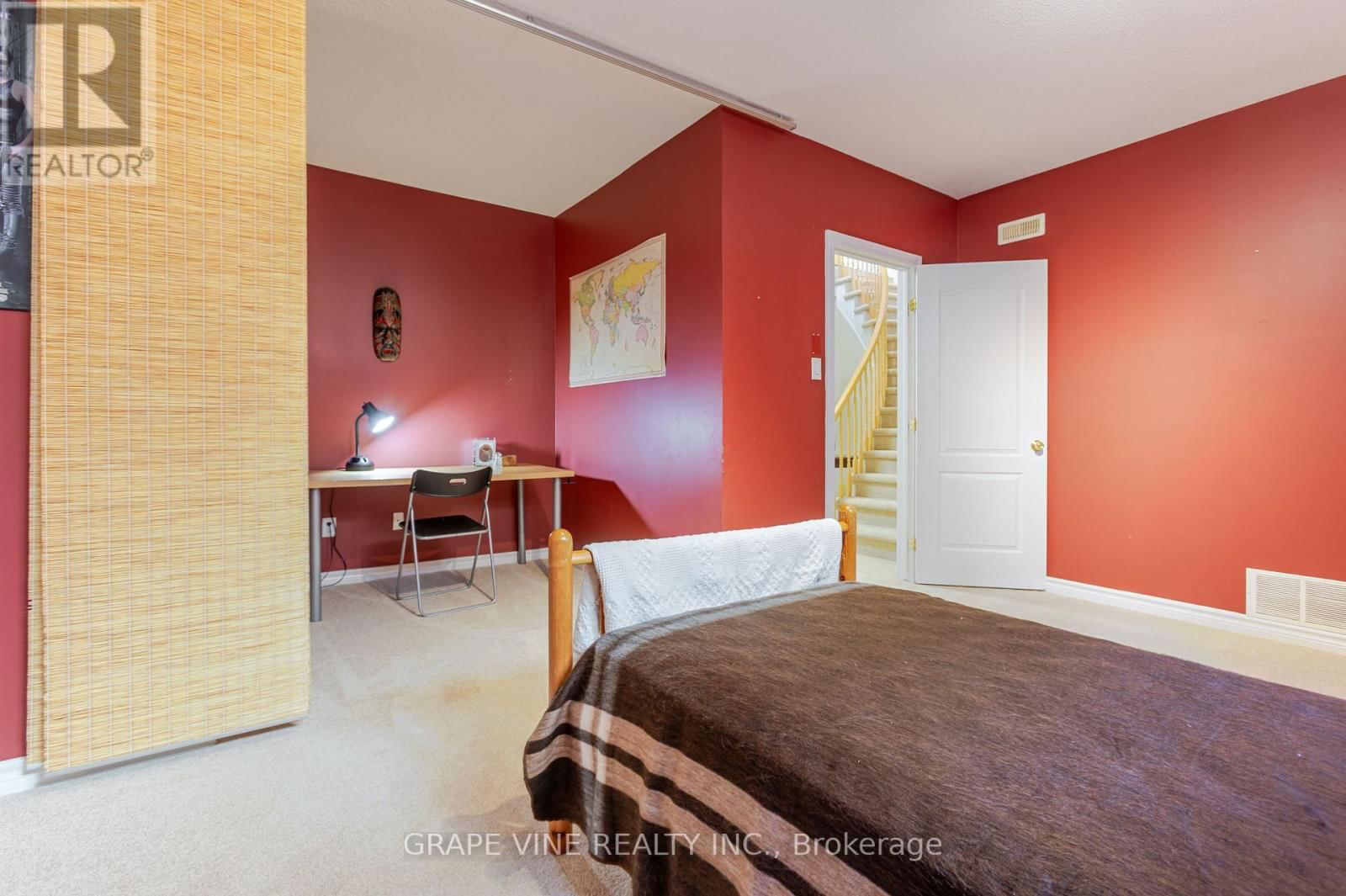 22 BLACKSHIRE CIRCLE Image 36