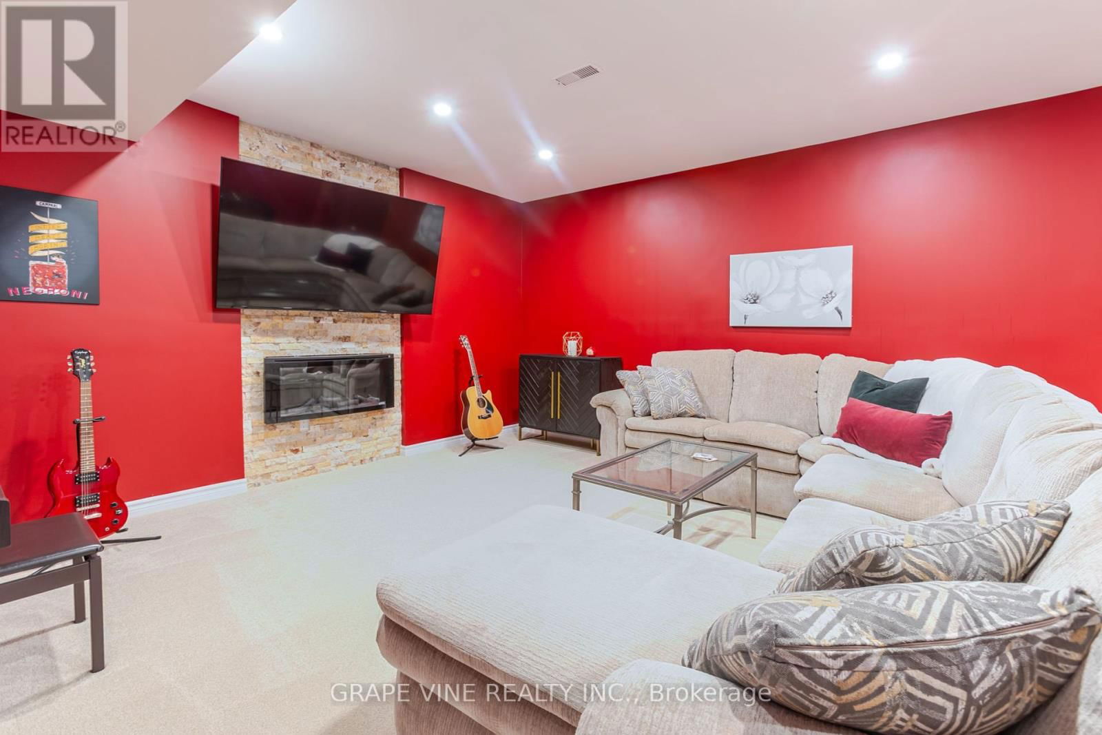22 BLACKSHIRE CIRCLE Image 40