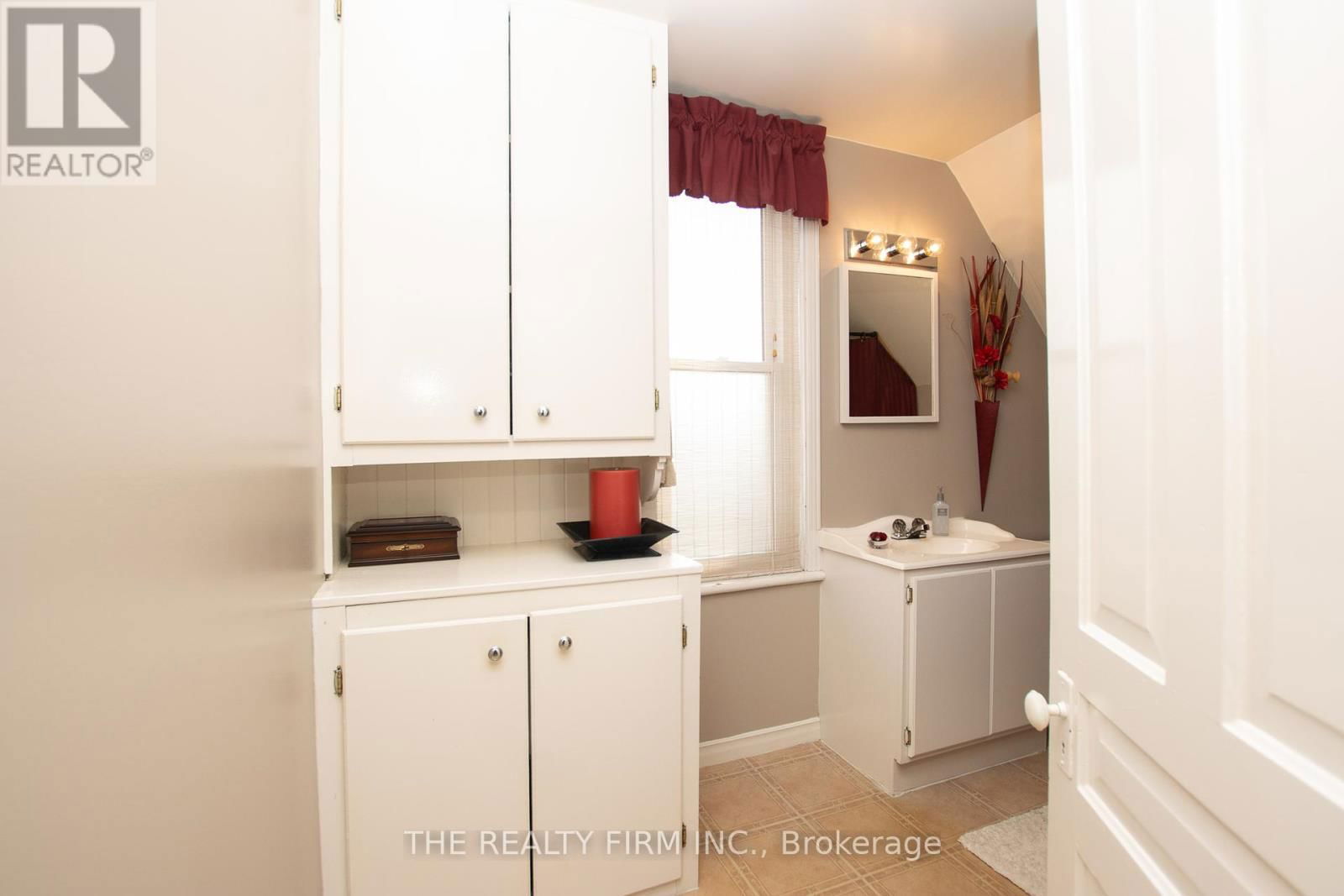 428 SAUL STREET Image 35