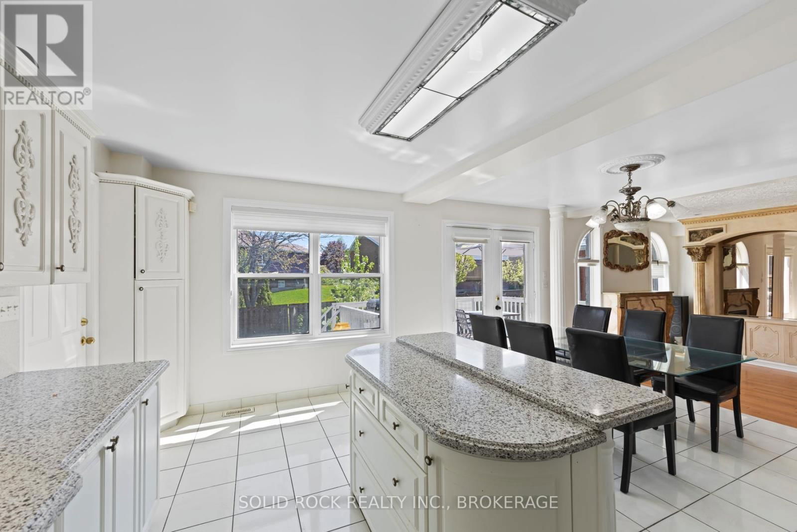 425 KINGSDALE AVENUE Image 19