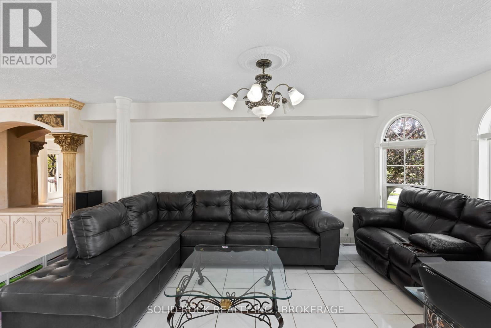 425 KINGSDALE AVENUE Image 26