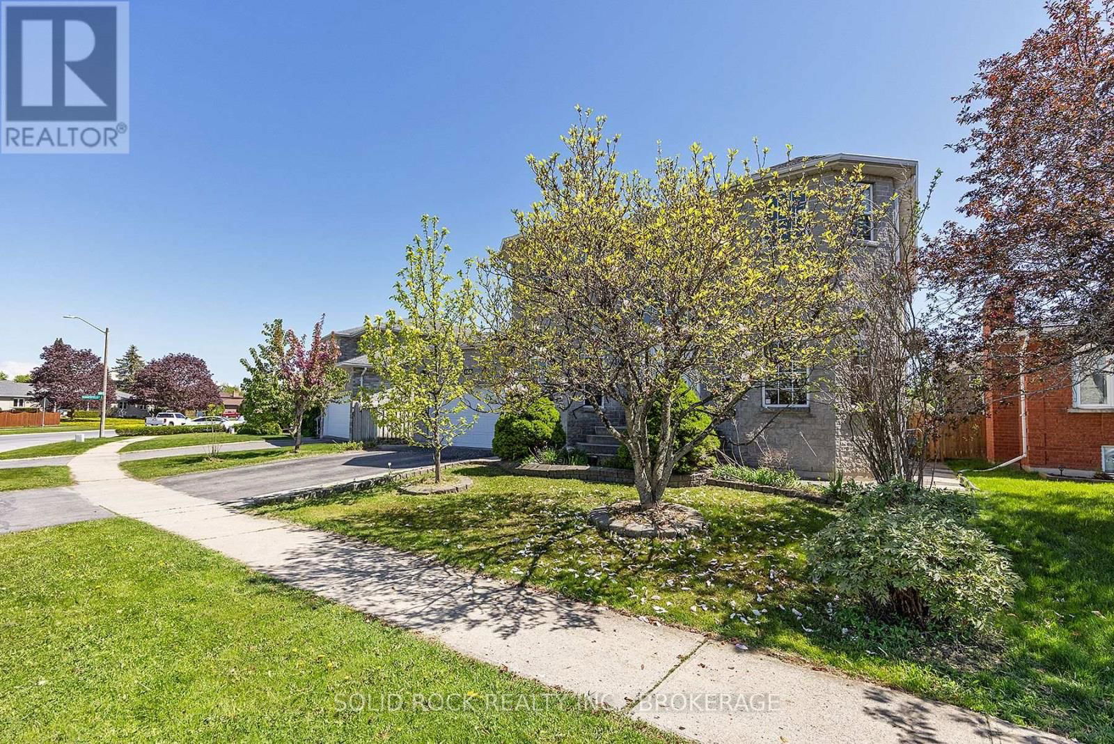 425 KINGSDALE AVENUE Image 3