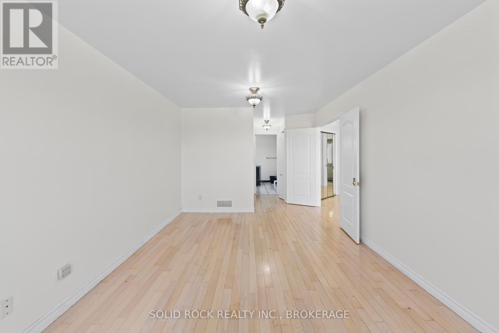 425 KINGSDALE AVENUE Image 31