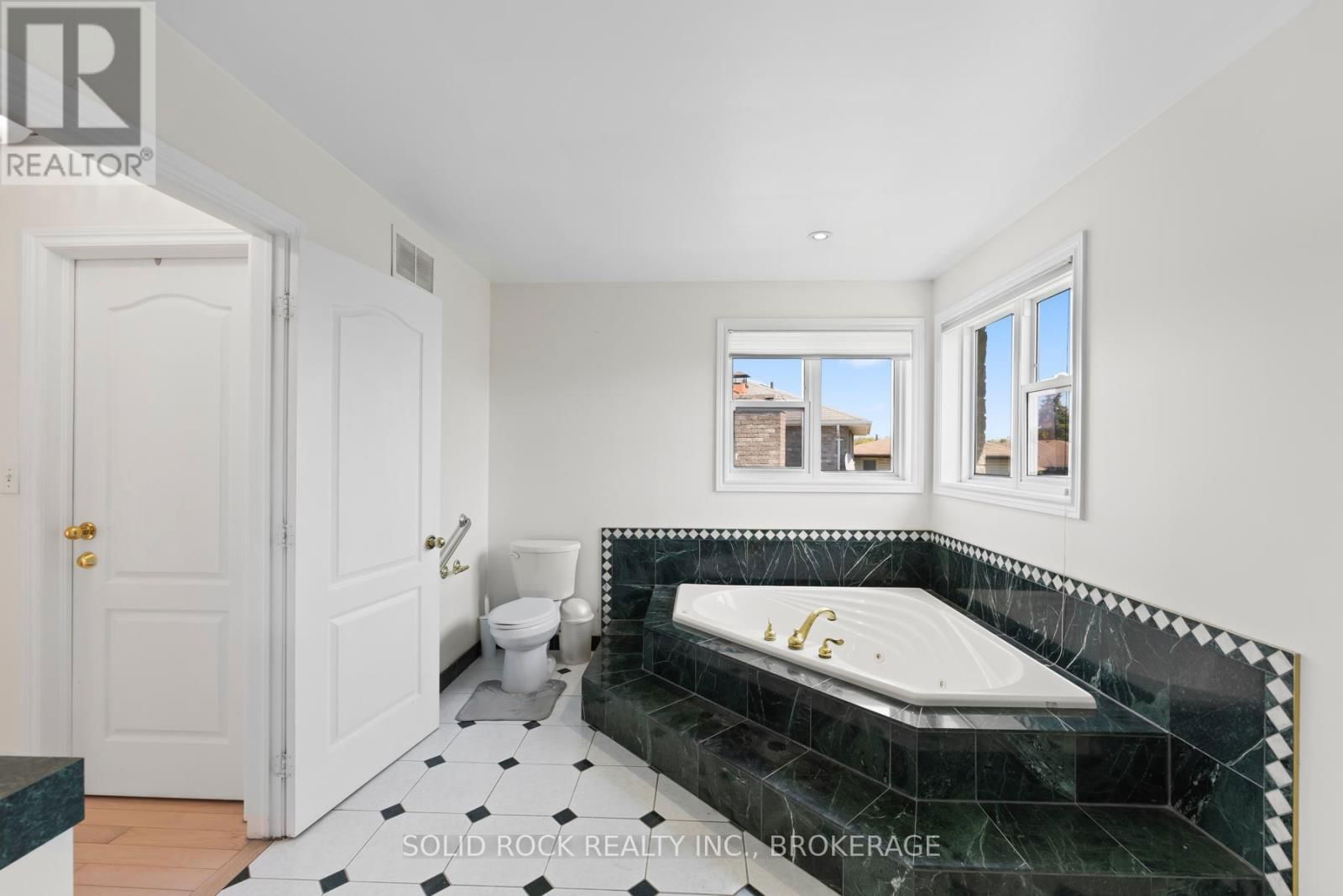 425 KINGSDALE AVENUE Image 34