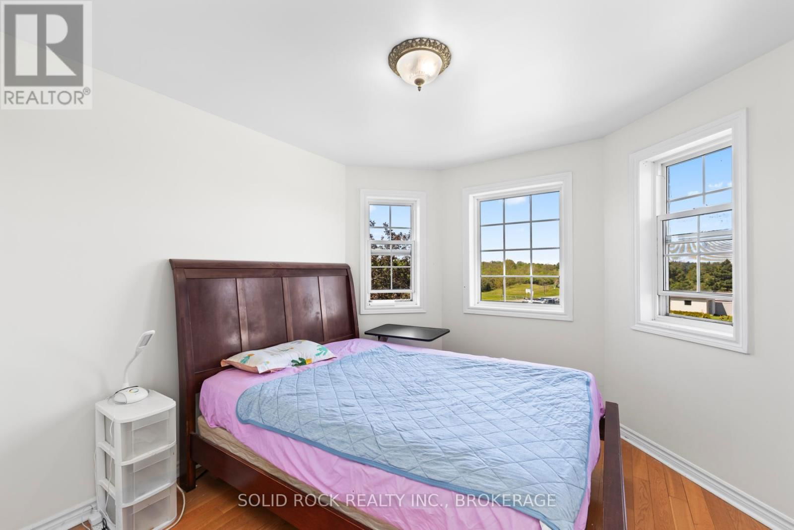425 KINGSDALE AVENUE Image 37