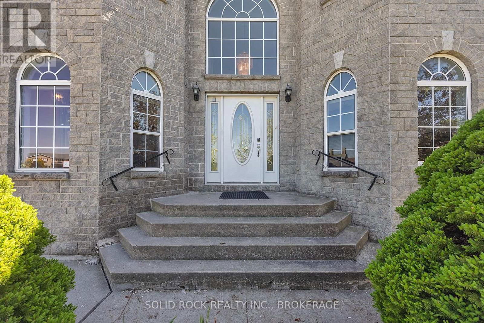 425 KINGSDALE AVENUE Image 4