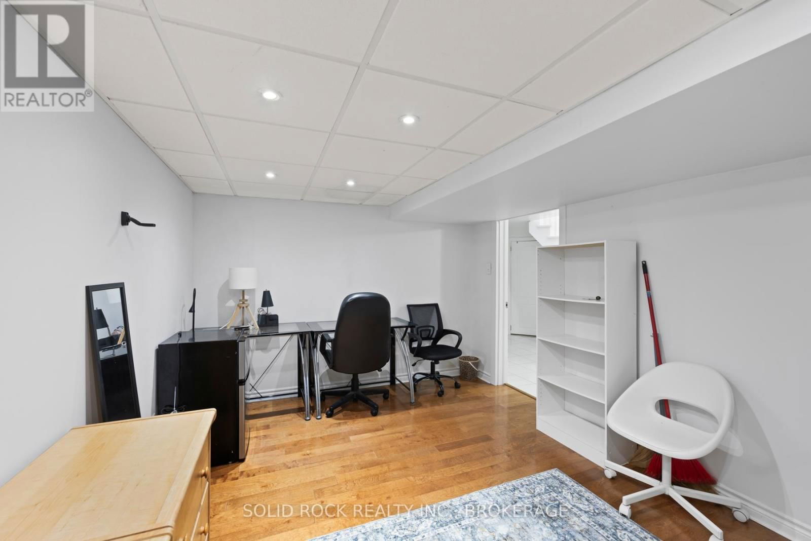 425 KINGSDALE AVENUE Image 44