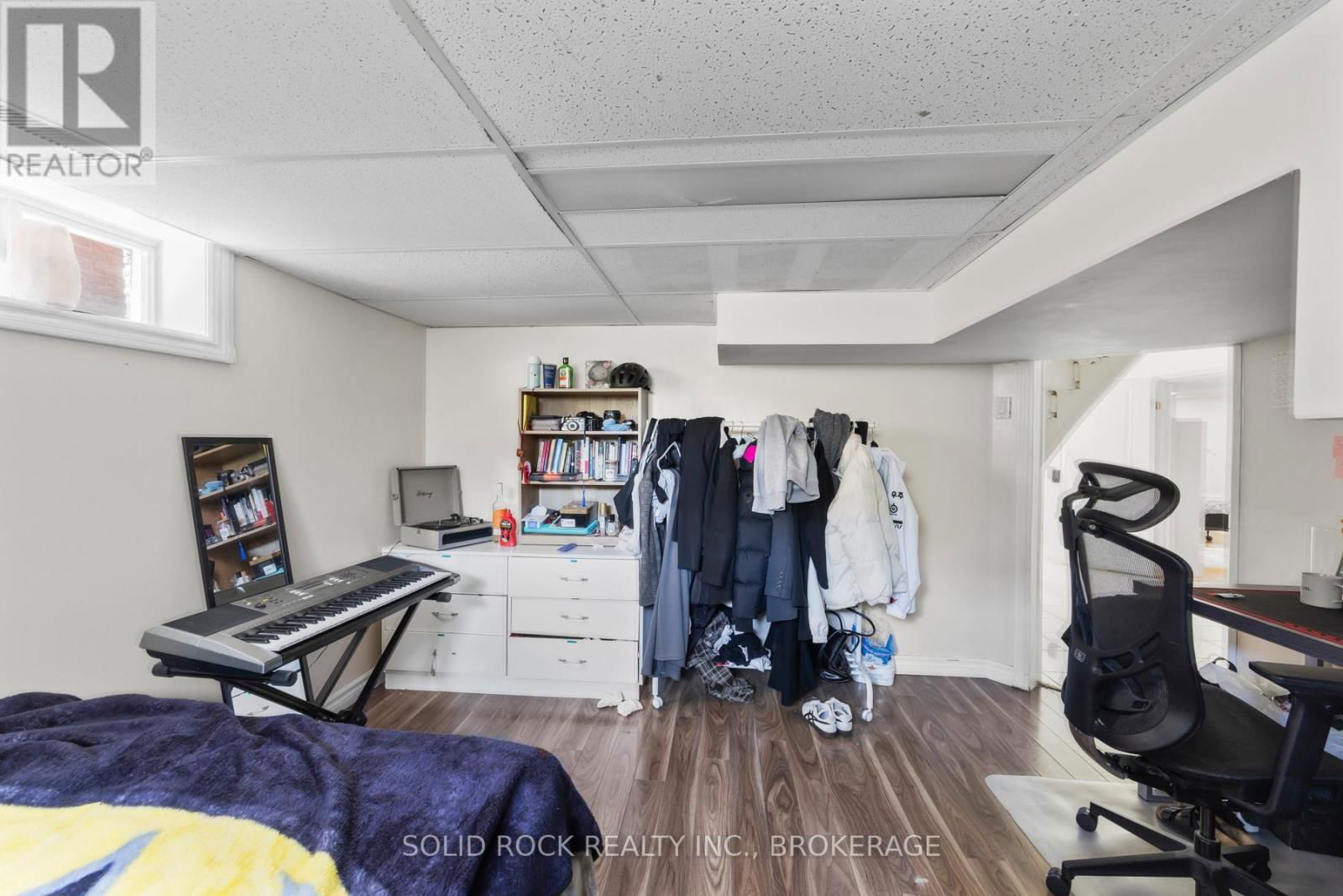 425 KINGSDALE AVENUE Image 49