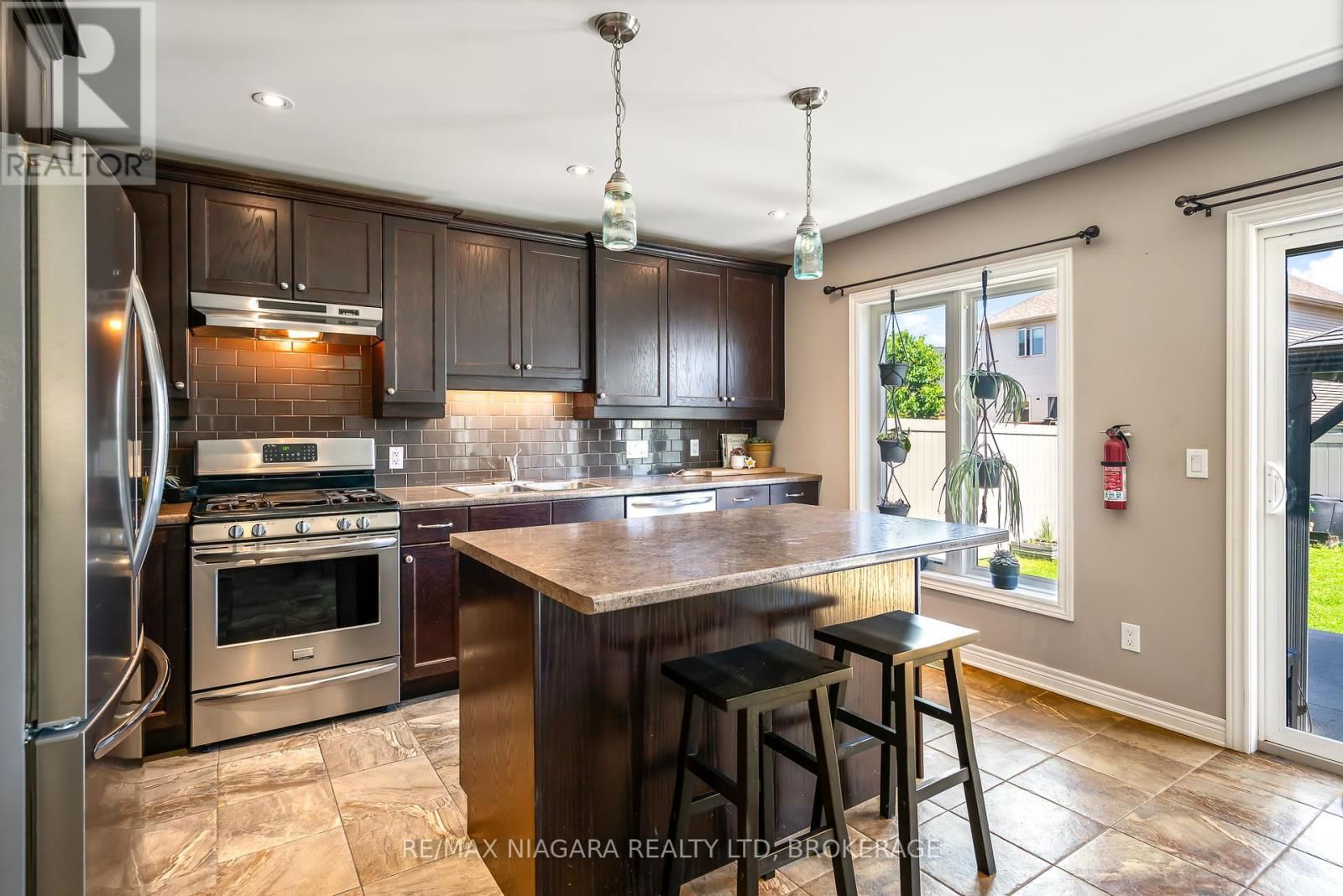179 CLASSIC AVENUE Image 23