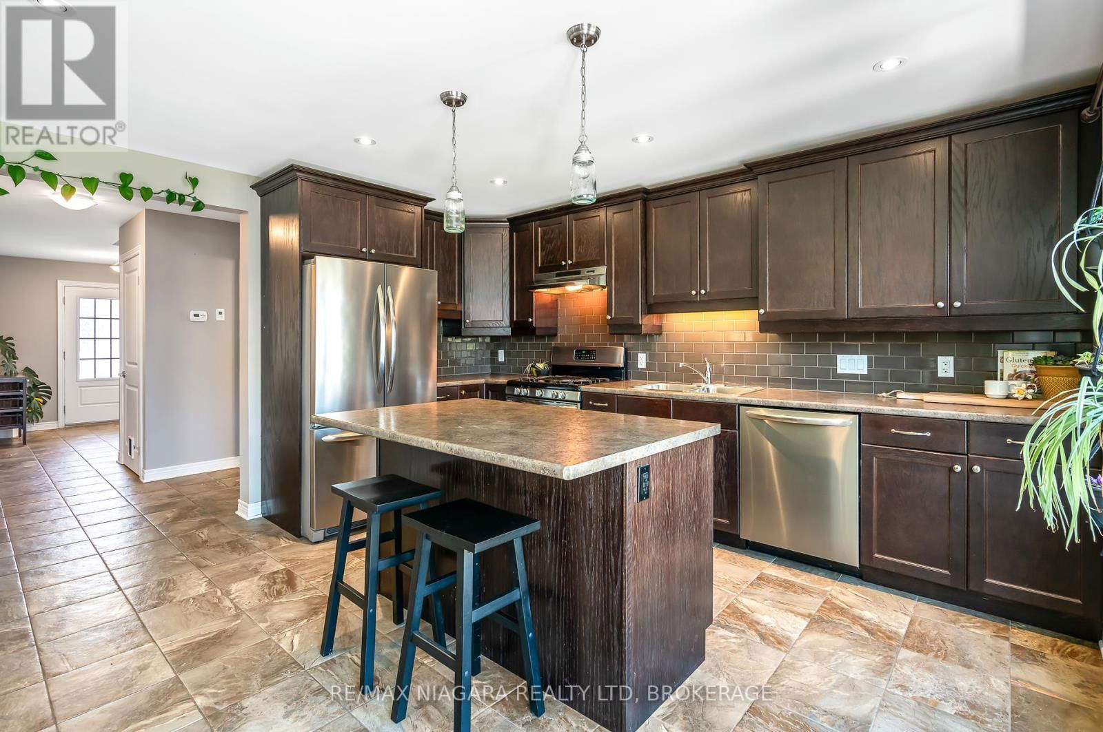 179 CLASSIC AVENUE Image 24
