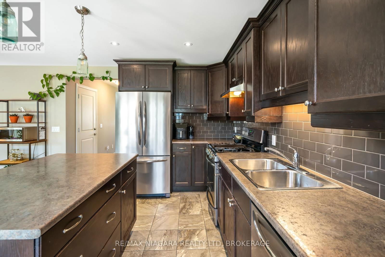 179 CLASSIC AVENUE Image 25