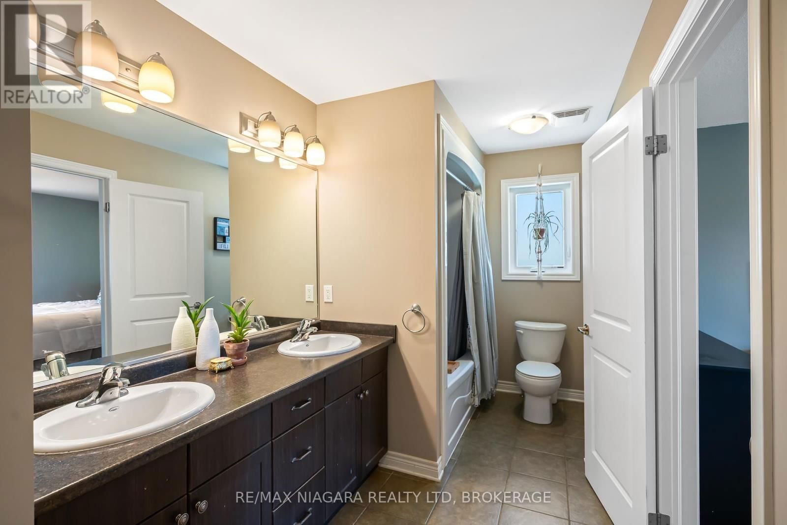 179 CLASSIC AVENUE Image 36