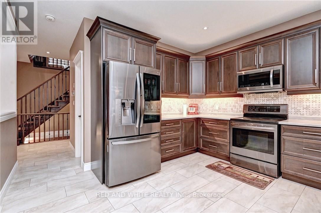 220 LADYSLIPPER DRIVE Image 10