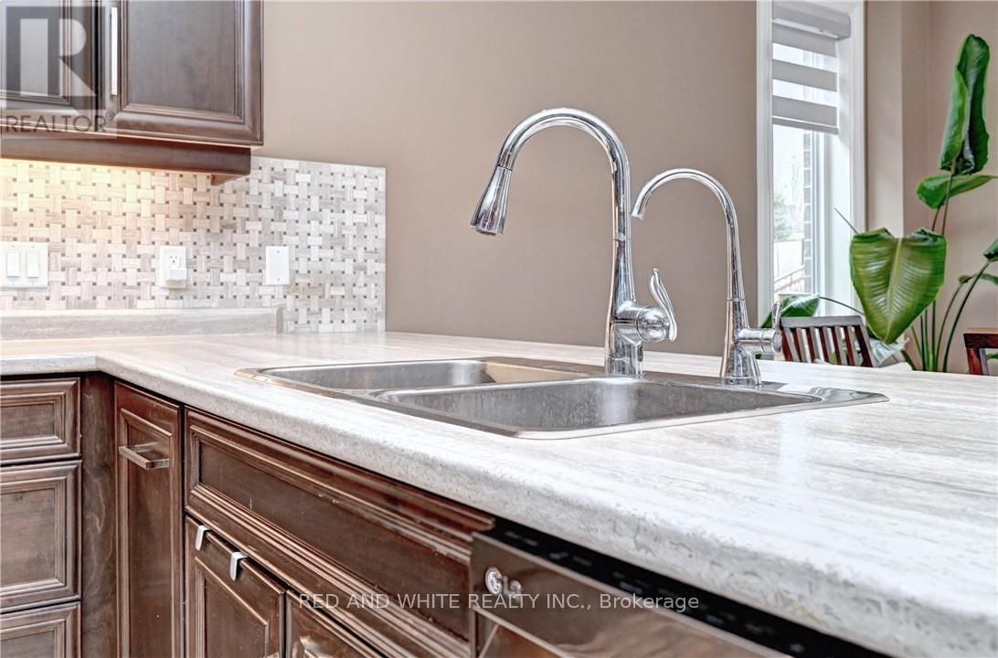 220 LADYSLIPPER DRIVE Image 11