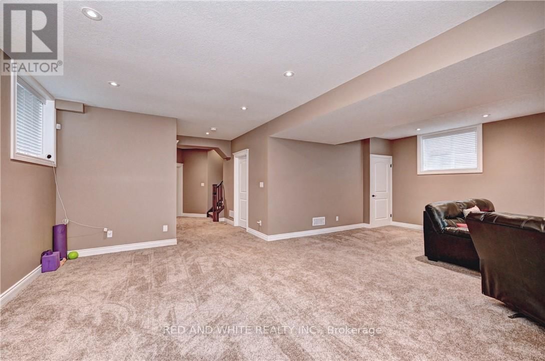 220 LADYSLIPPER DRIVE Image 39