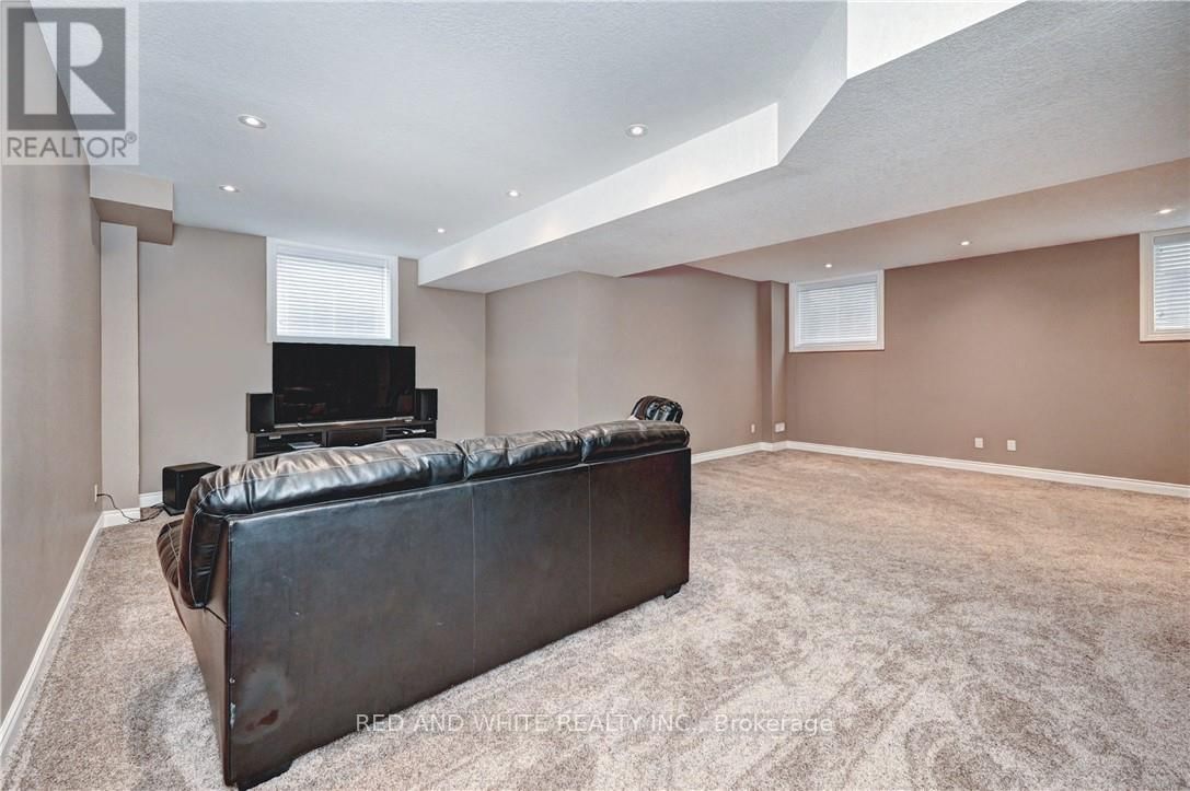 220 LADYSLIPPER DRIVE Image 40