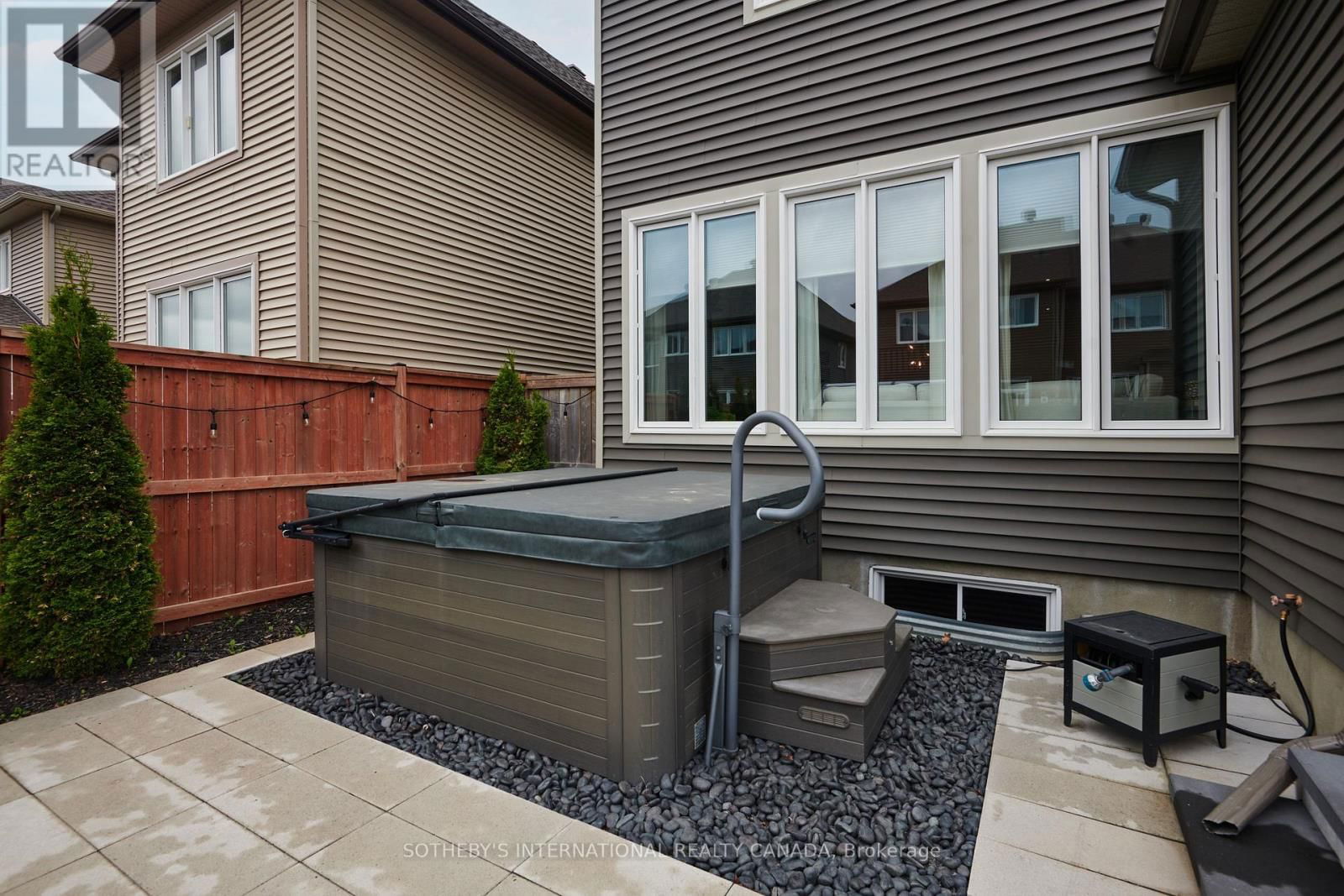 727 BUNCHBERRY WAY Image 32