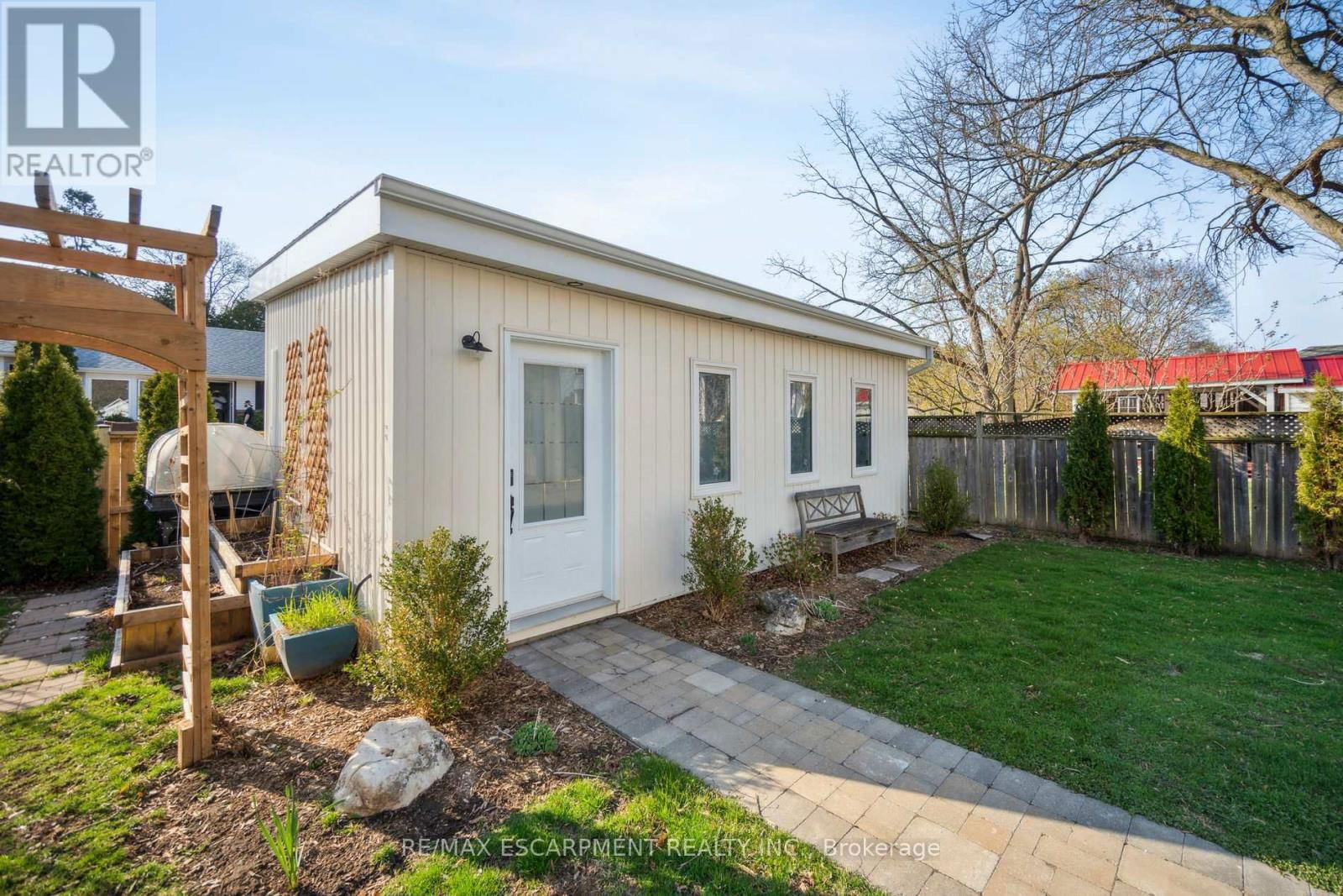 24 ROBINSON STREET SOUTH Image 32
