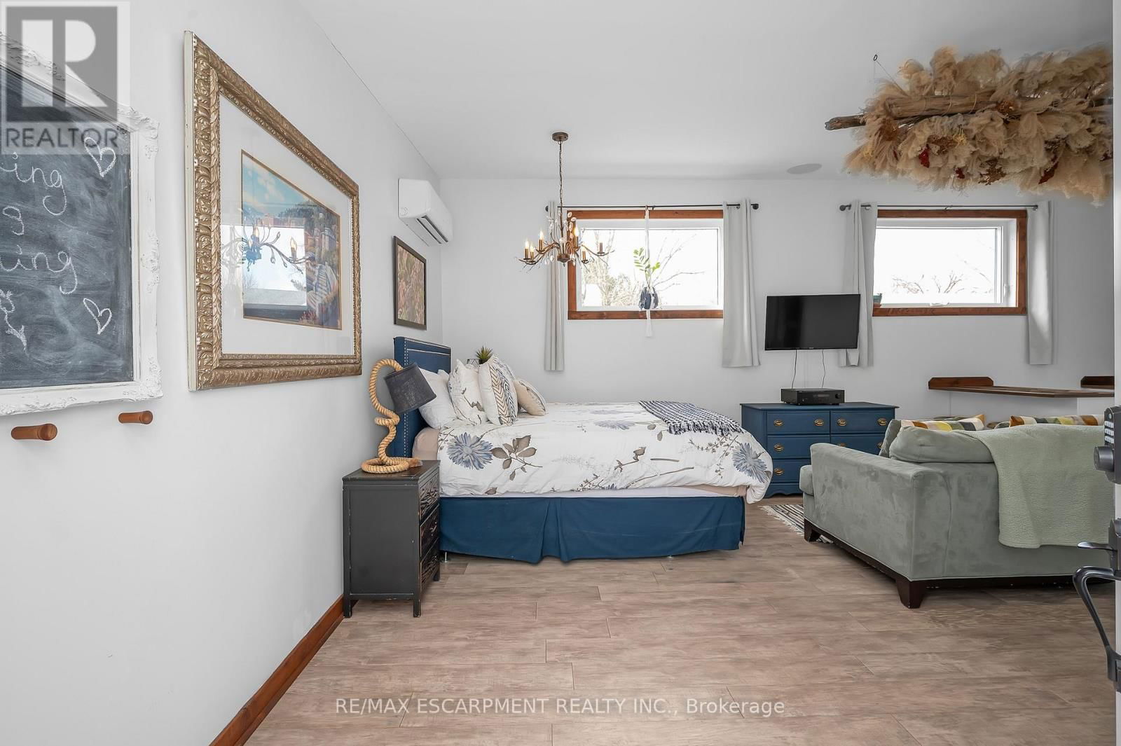 24 ROBINSON STREET SOUTH Image 35