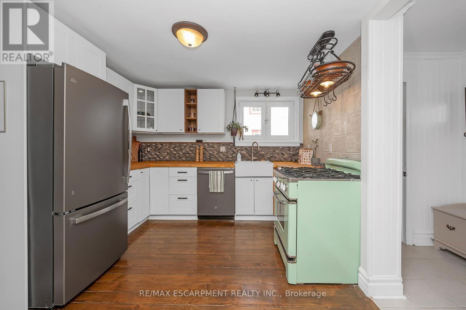 24 ROBINSON STREET SOUTH Image 9
