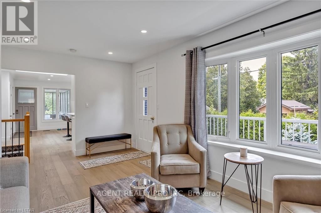 21 ORIOLE ROAD Image 16