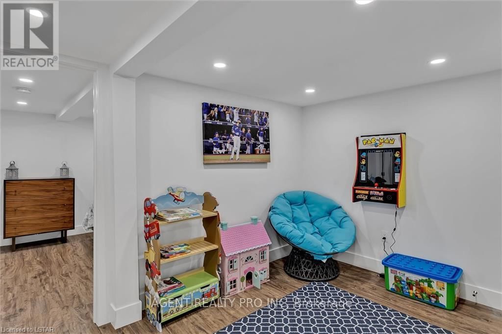 21 ORIOLE ROAD Image 21