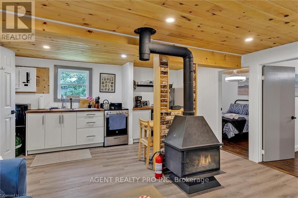 21 ORIOLE ROAD Image 32