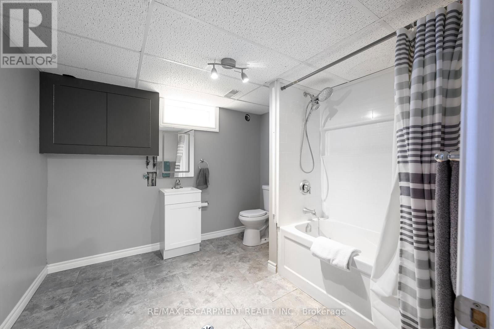7663 RONNIE CRESCENT Image 35