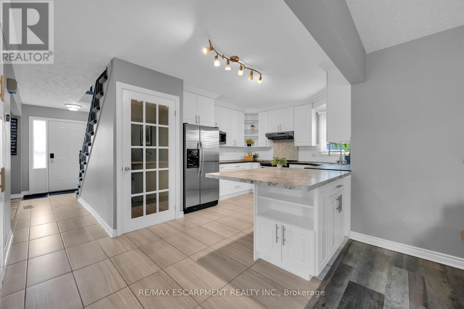 7663 RONNIE CRESCENT Image 36