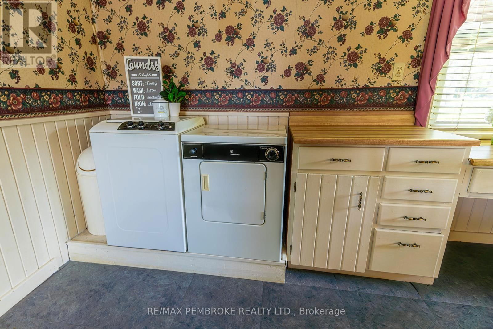 1110 BRONX STREET Image 10