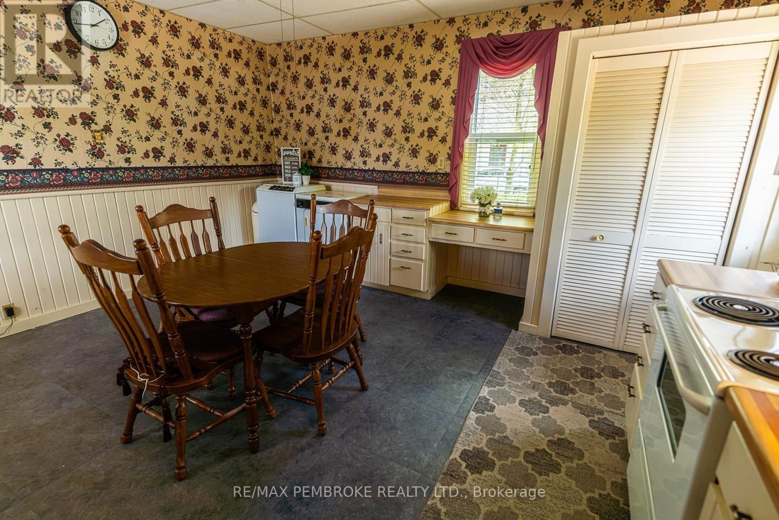 1110 BRONX STREET Image 12
