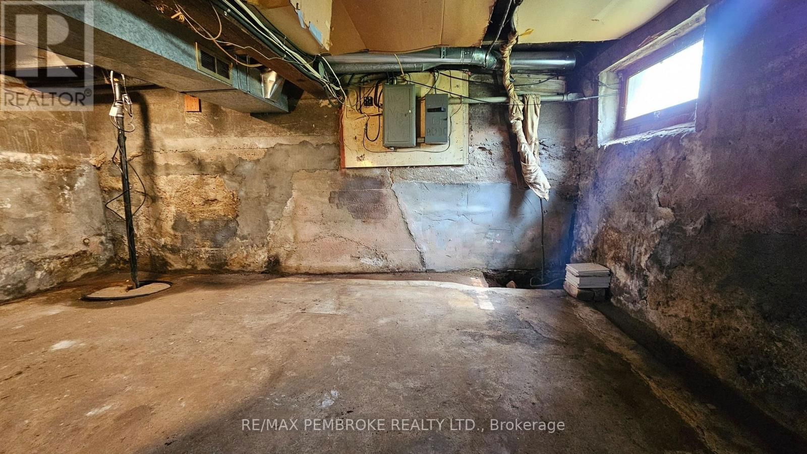 1110 BRONX STREET Image 23