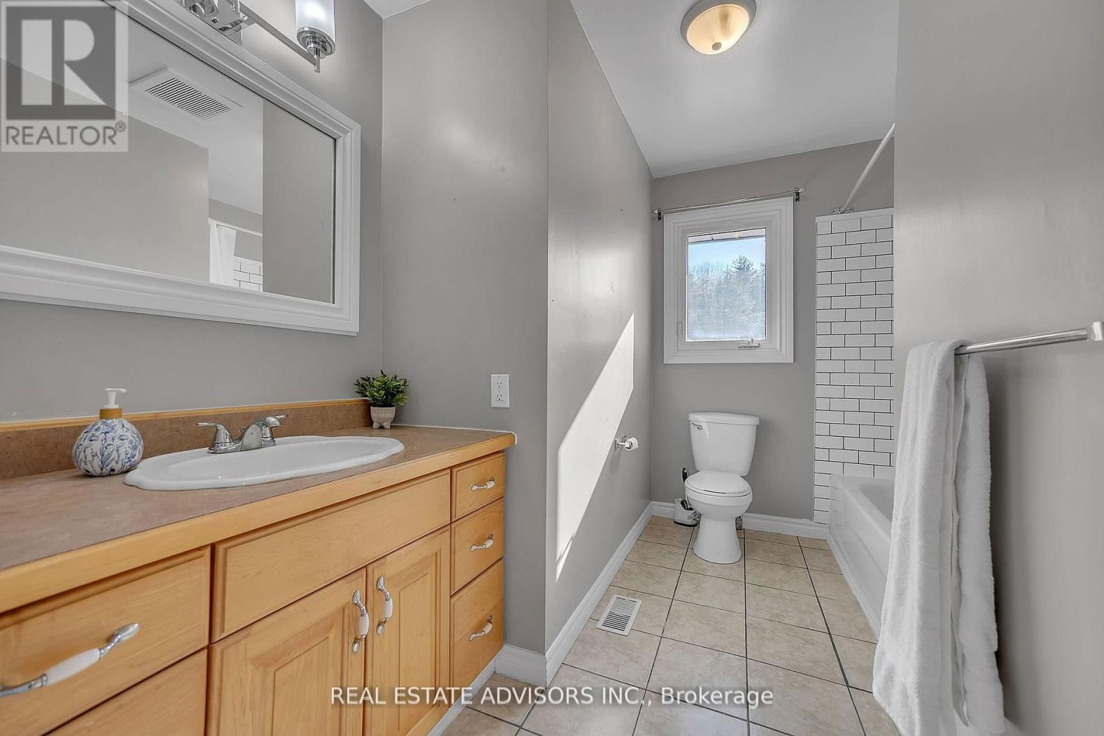1633 STATION ROAD Image 14